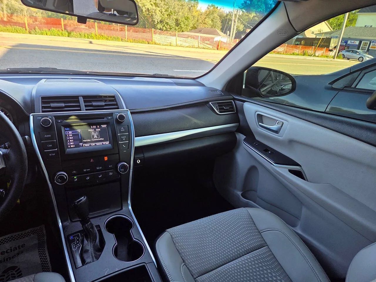 Used 2015 Toyota Camry SE FWD image 26