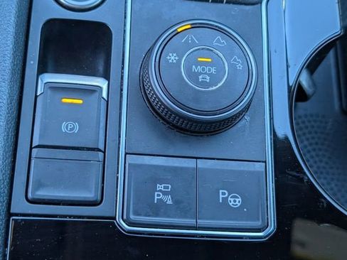 Used 2022 Volkswagen Atlas Cross Sport SEL Premium R-Line image 19