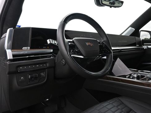 Certified 2025 Cadillac Escalade Sport Platinum w/ LPO, Floor Liner Package AWD/4WD image 17