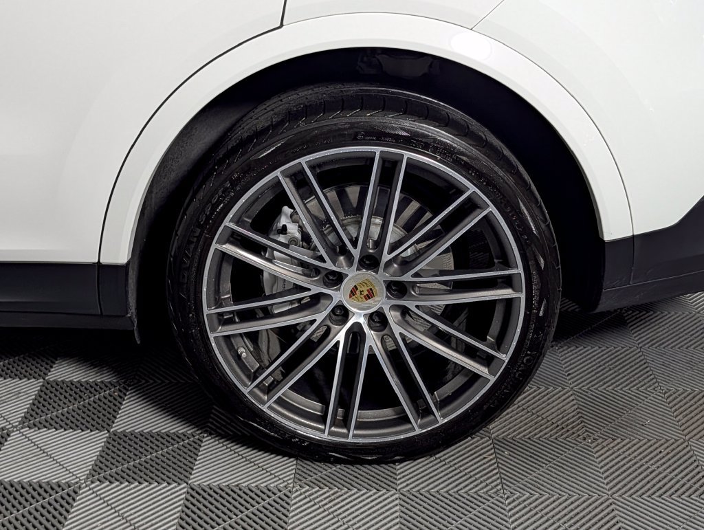 Used 2022 Porsche Cayenne Platinum Edition AWD/4WD image 12