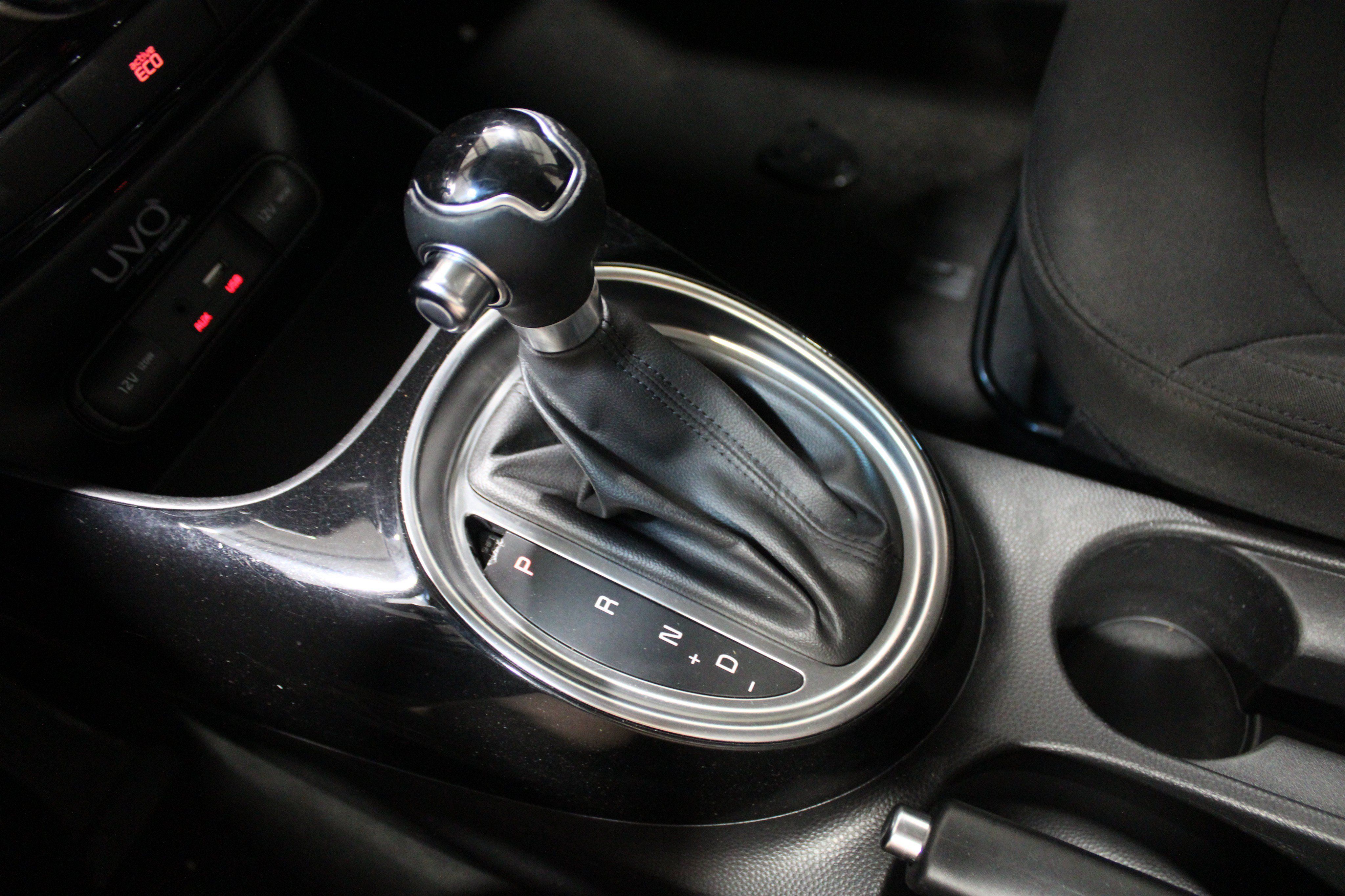 Used 2015 Kia Soul ! FWD image 25