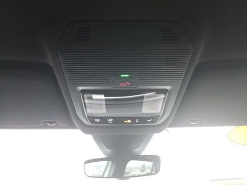 Used 2024 Volkswagen Atlas Cross Sport SE image 21