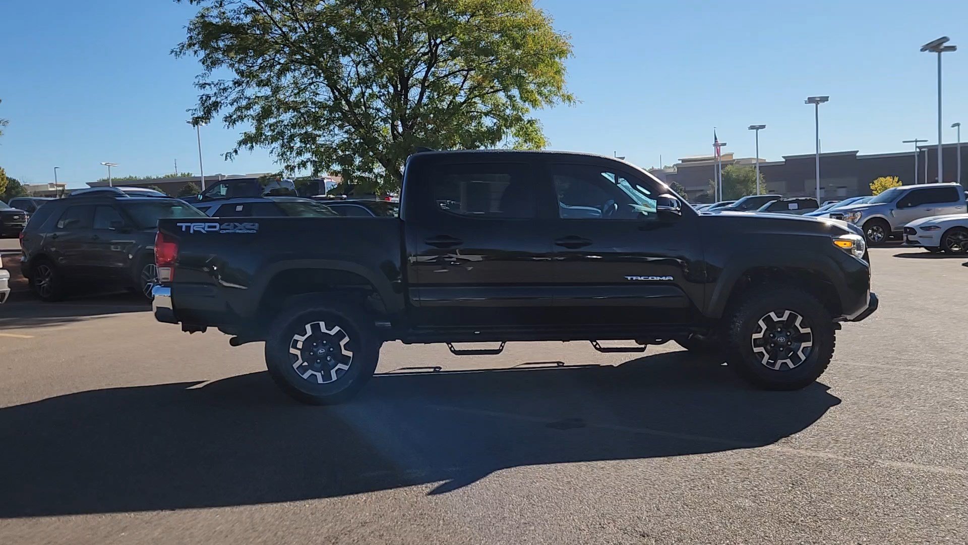 Used 2016 Toyota Tacoma TRD Off-Road w/ Towing Package AWD/4WD image 11