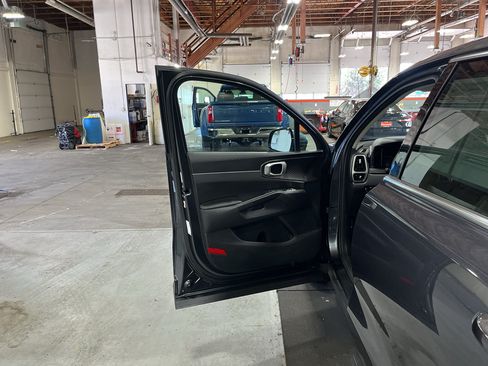 Used 2022 Kia Sorento LX AWD/4WD image 18
