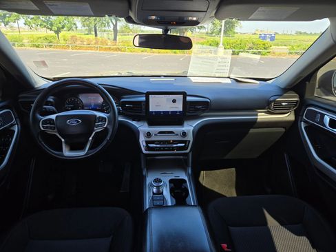 Used 2023 Ford Explorer XLT AWD/4WD image 16