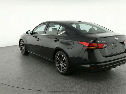 Used 2025 Nissan Altima 2.5 SV image 6