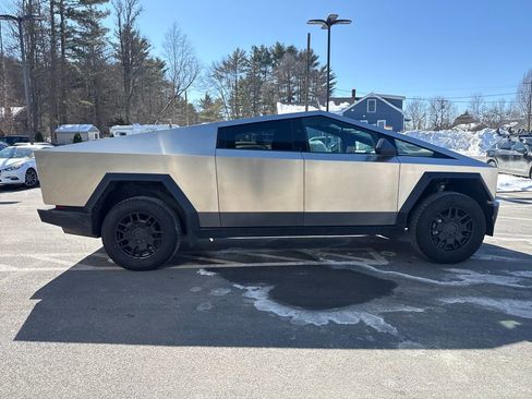 Used 2024 Tesla Cybertruck AWD Crew Cab image 6