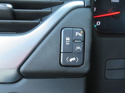 Used 2020 Chevrolet Suburban LT image 16