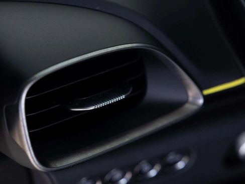 Used 2023 McLaren Artura RWD image 20