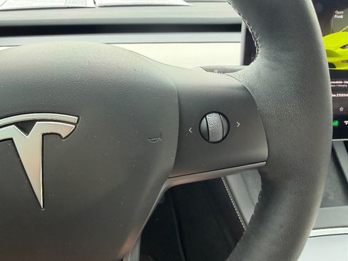 Used 2024 Tesla Model Y Long Range AWD/4WD image 46