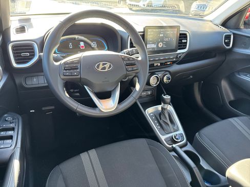 Certified 2025 Hyundai Venue SEL image 22