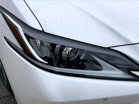 Used 2019 Lexus ES 300h w/ Premium Package image 28