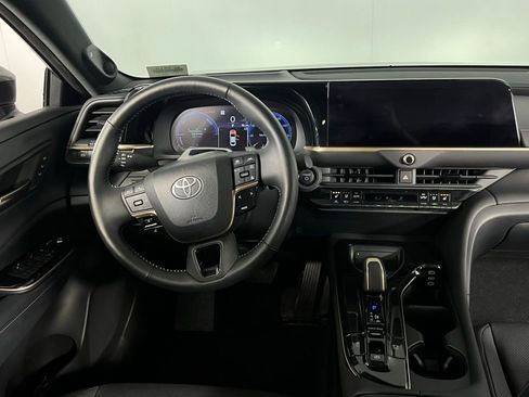 Used 2025 Toyota Crown Platinum image 15