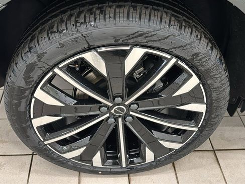 New 2026 Volvo XC60 B5 Ultra w/ Climate Package AWD/4WD image 31