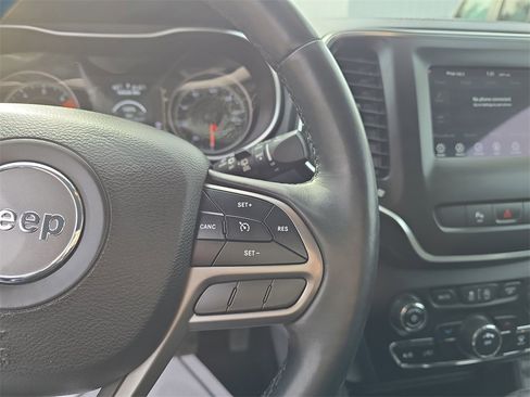 Used 2019 Jeep Cherokee Latitude Plus w/ Cold Weather Group image 16