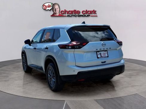Used 2024 Nissan Rogue S FWD image 3