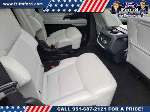 Certified 2025 Ford Expedition Platinum w/ Driver's Package AWD/4WD image 16