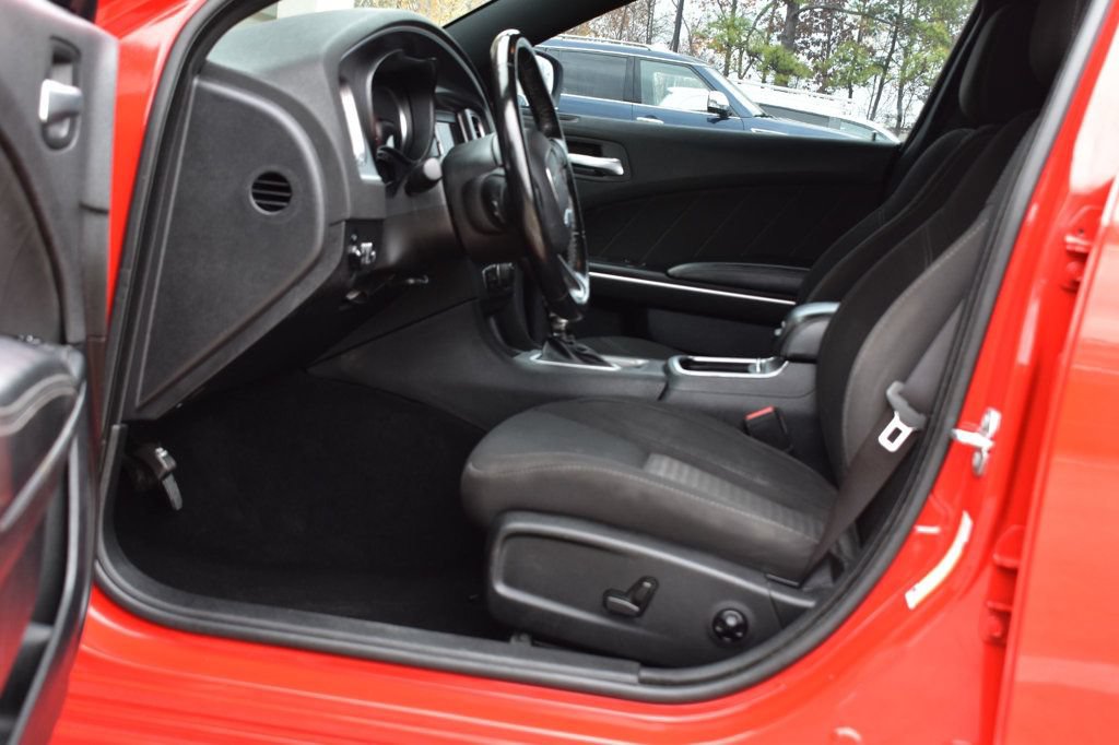 Used 2020 Dodge Charger SXT w/ Driver Convenience Group RWD image 16