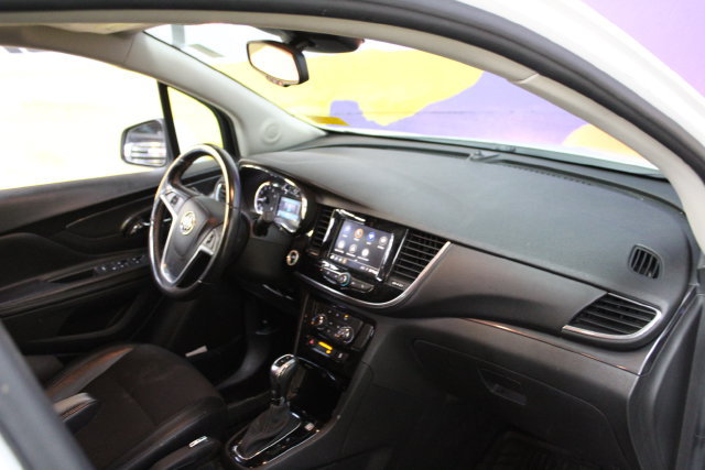 Used 2021 Buick Encore Preferred AWD/4WD image 12