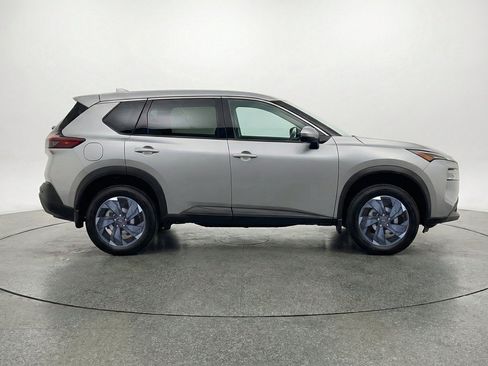 Used 2025 Nissan Rogue SV FWD image 11