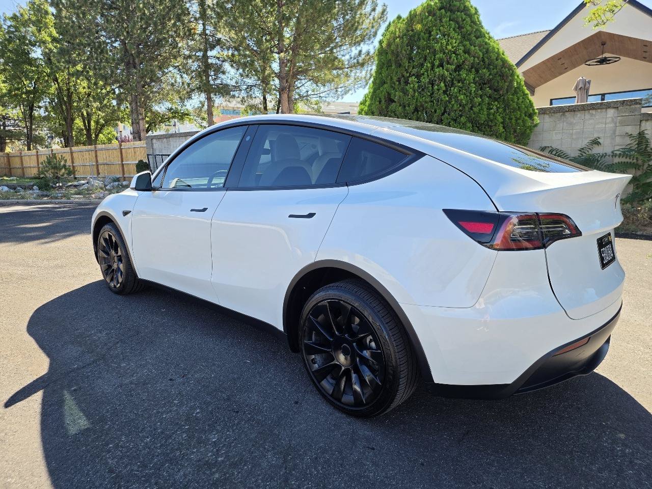 Used 2023 Tesla Model Y Long Range AWD/4WD image 3
