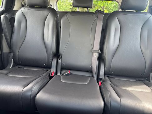 Used 2026 Kia Carnival FWD image 41