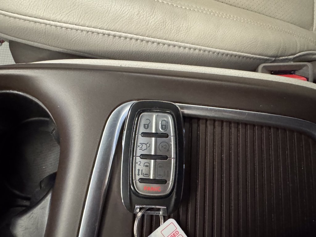 Used 2021 Chrysler Pacifica Touring-L FWD image 16