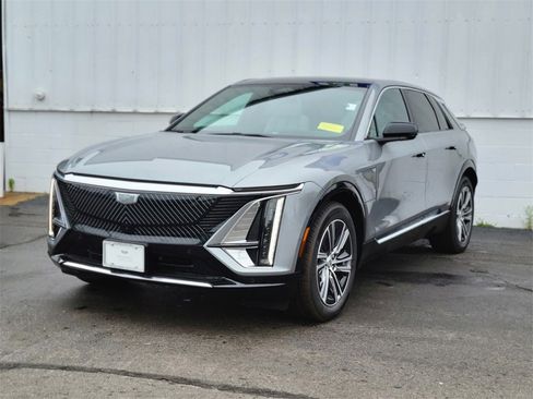 New 2025 Cadillac Lyriq Luxury image 7