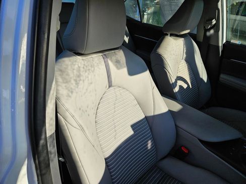 Used 2024 Toyota Camry SE image 9