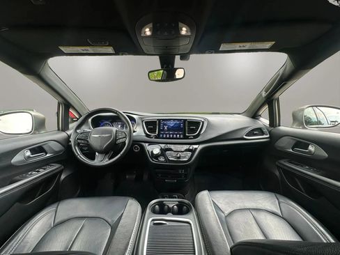Used 2018 Chrysler Pacifica Touring-L Plus w/ S Appearance Package FWD image 17
