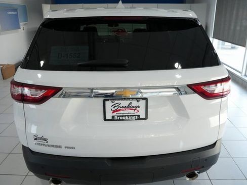 Used 2021 Chevrolet Traverse LS image 8