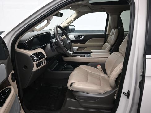 Used 2024 Lincoln Navigator L Reserve AWD/4WD image 9