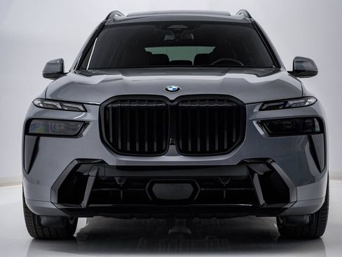 Used 2023 BMW X7 xDrive40i w/ M Sport Package AWD/4WD image 5