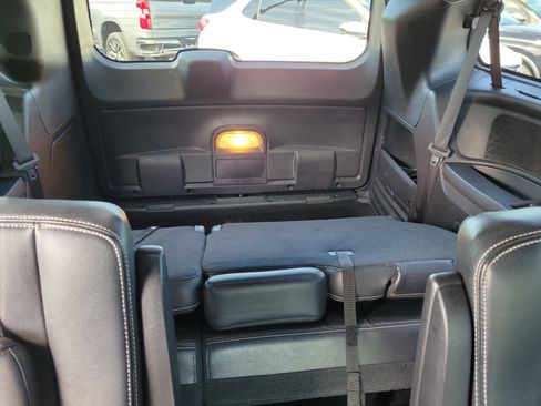 Used 2016 Dodge Grand Caravan SXT FWD image 14