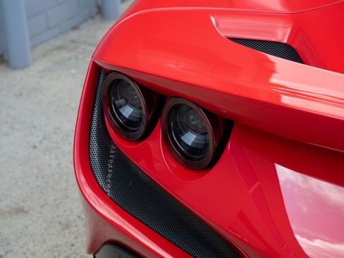 Used 2022 Ferrari F8 Tributo image 22