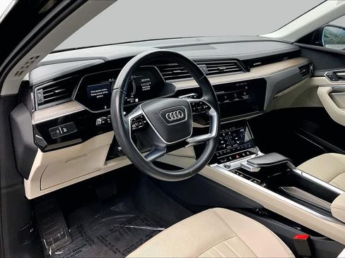 Used 2024 Audi Q8 e-tron Premium Plus AWD/4WD image 16
