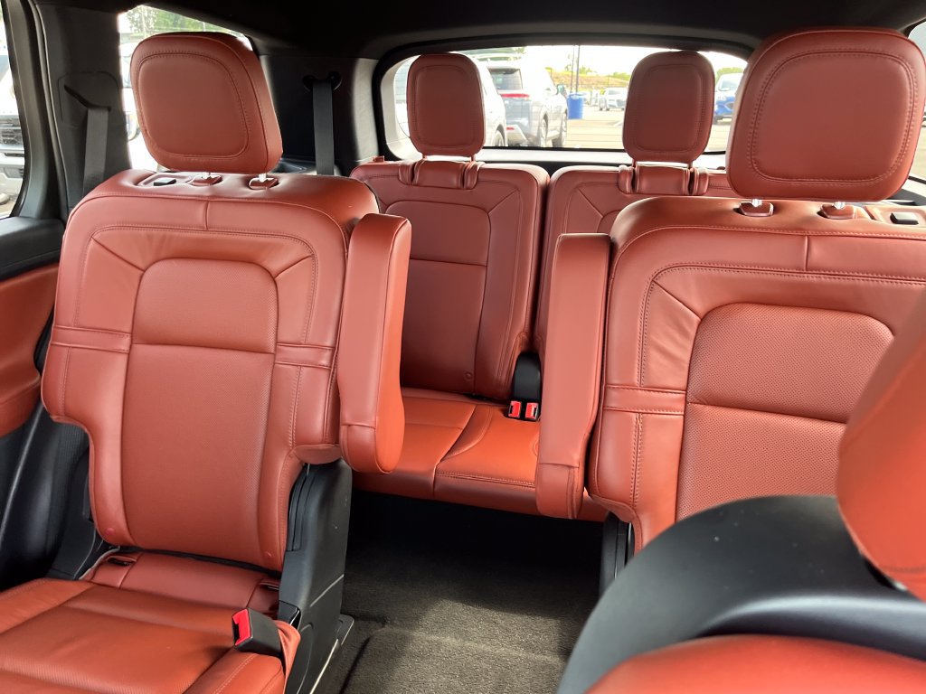 Used 2025 Lincoln Aviator Reserve w/ Jet Appearance Package AWD/4WD image 13