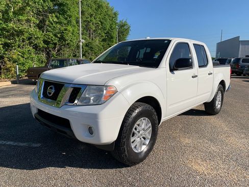 Used 2016 Nissan Frontier SV w/ SV Value Truck Package RWD image 5