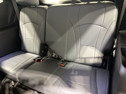 Used 2024 Buick Enclave Premium image 25