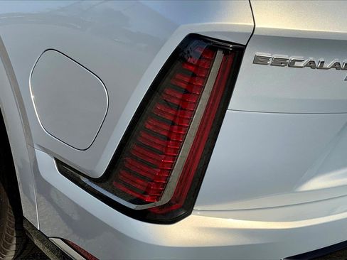 New 2025 Cadillac Escalade IQ Luxury 2 image 15