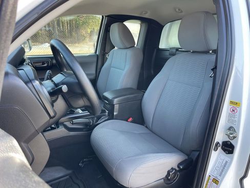 Used 2017 Toyota Tacoma SR image 19