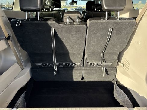 Used 2023 Chrysler Pacifica Touring-L image 25