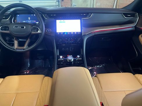 Used 2025 Jeep Grand Cherokee Summit AWD/4WD image 21