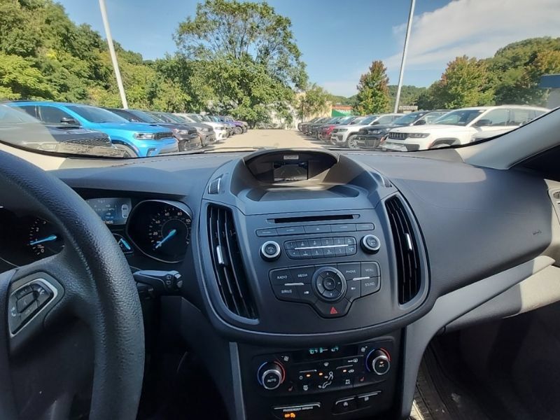 Used 2017 Ford Escape SE w/ SE Cold Weather Package AWD/4WD image 12
