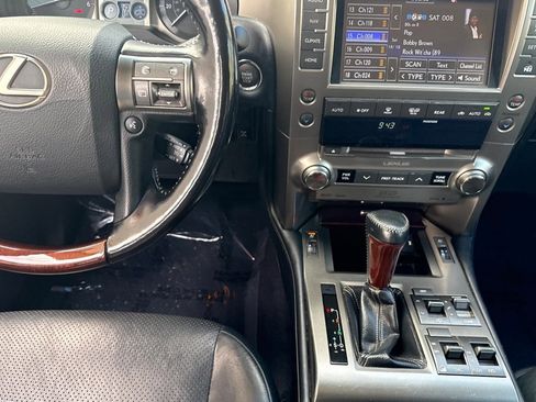 Used 2017 Lexus GX 460 Luxury w/ Preferred Accessory Package image 29