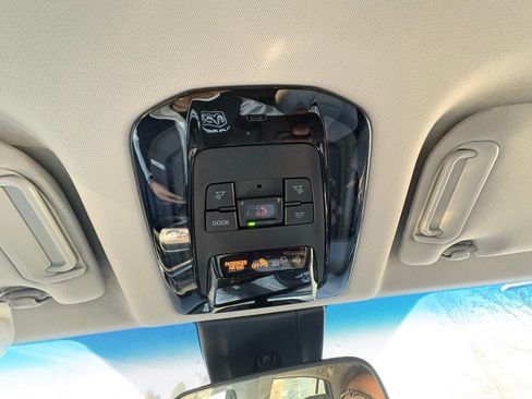 Used 2023 Toyota Venza LE image 31