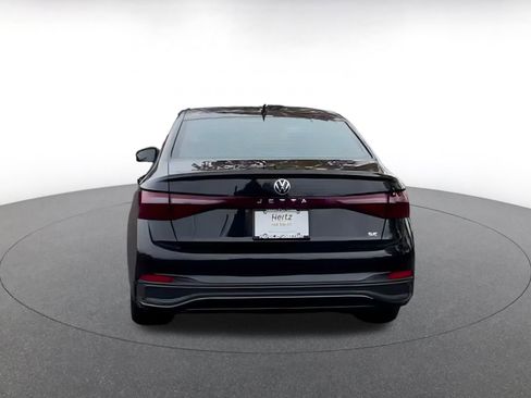 Used 2025 Volkswagen Jetta SE image 7
