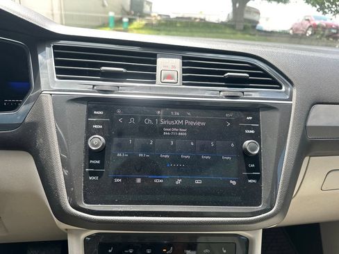 Used 2023 Volkswagen Tiguan SE w/ Panoramic Sunroof Package FWD image 16
