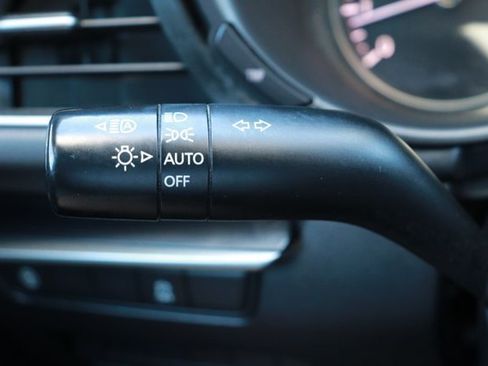 Used 2020 MAZDA MAZDA3 Hatchback FWD image 22