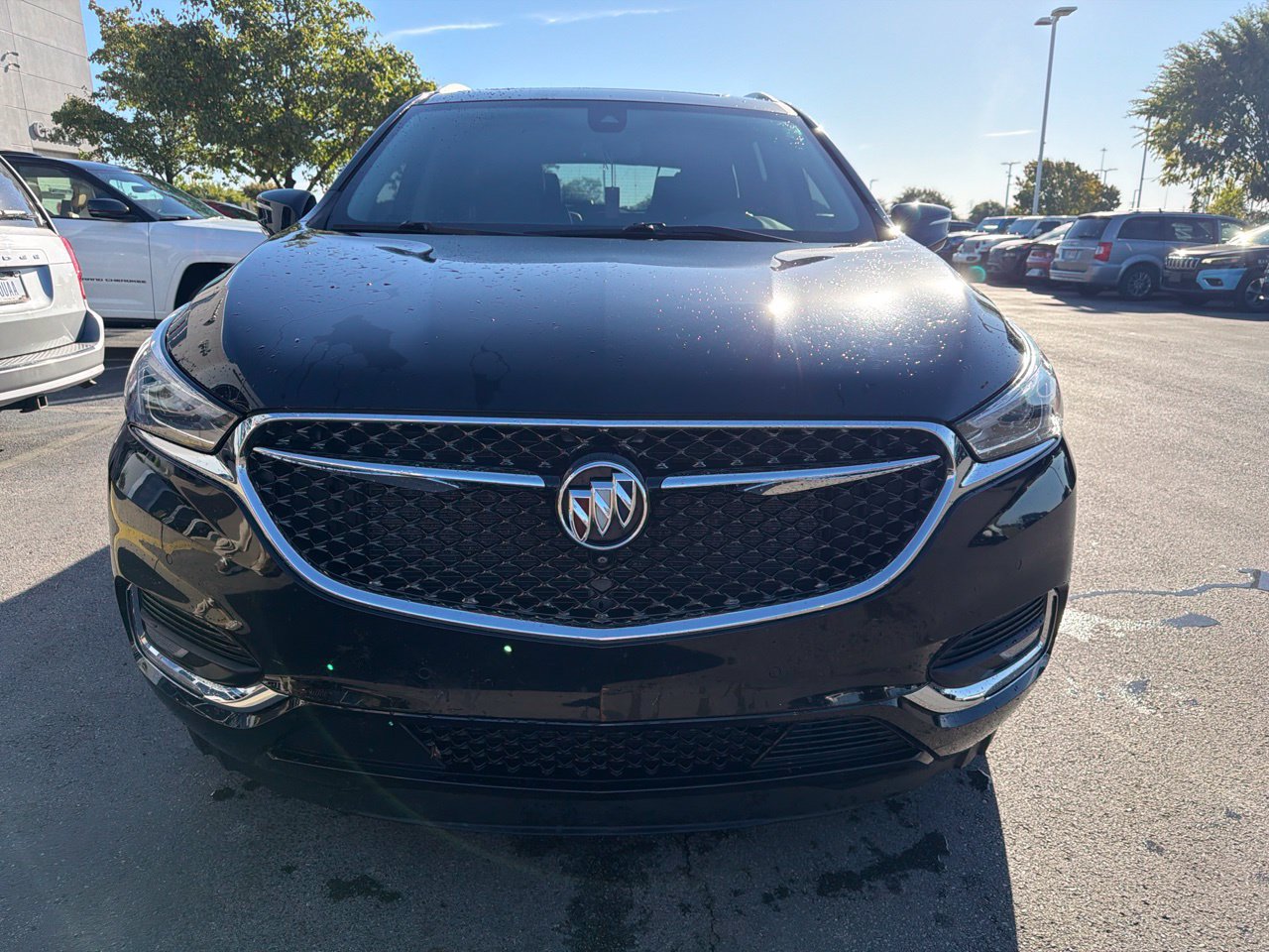 Used 2020 Buick Enclave Avenir w/ Avenir Technology Package AWD/4WD image 2